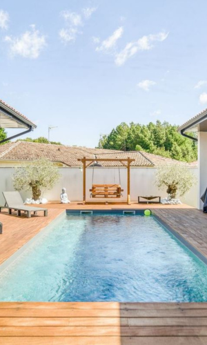 pisciniste sur la côte basque